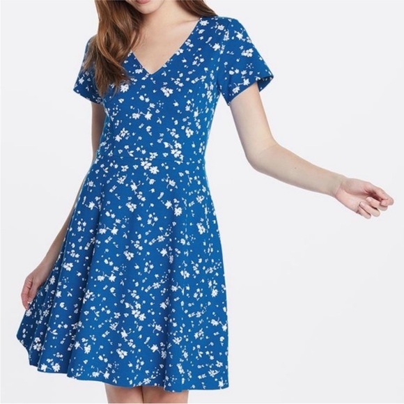 Draper James Dresses & Skirts - NWT Draper James Love Circle floral dress Graceland Blue Floral Multi Medium